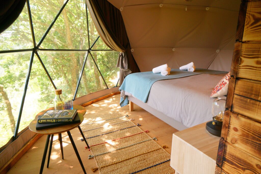 Interior del domo typo glamping - O Castro Art Village